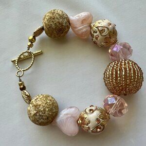 Chunky Gold Tone Powder Pink Lucite Heart Glass Beaded Costume Fashion Bracelet